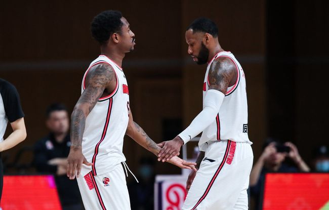 米兰旧将埃拉尼奥：国米实力更强，但米兰一直都能踢好德比（米兰名宿埃拉尼奥：国米更胜一筹，米兰历来德比表现不俗）