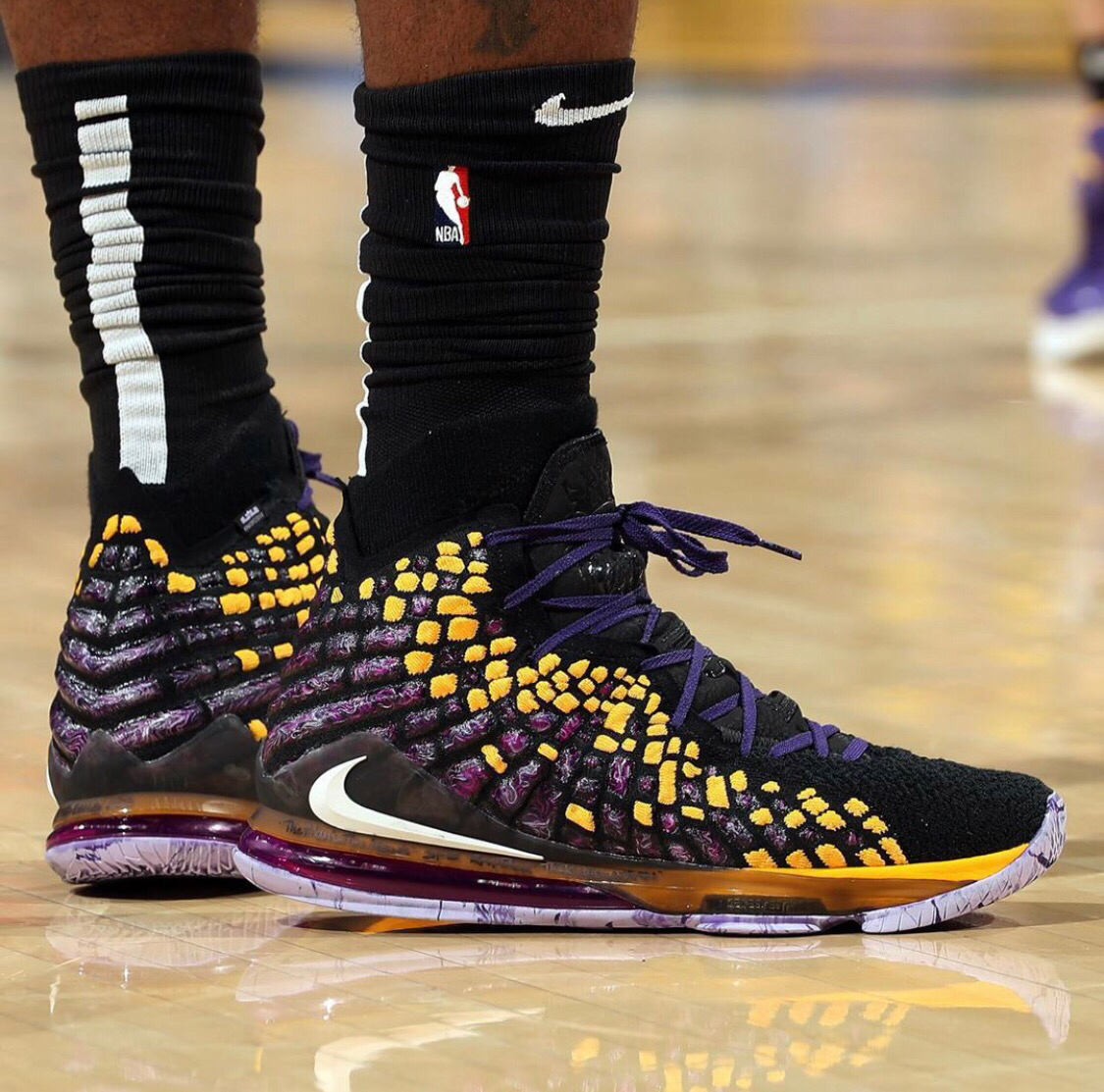 约基奇：我上半场打得太软了，攻防两端都像在划水（约基奇自责：上半场太松散，攻防两端都没拿出强度）