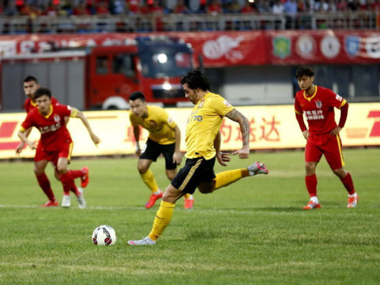 青少年海外交流新探索，“犀旺”小将赴欧塞尔开启留洋旅程（青少年国际交流新篇章，“犀旺”小将远赴欧塞尔踏上留洋之旅）